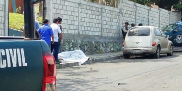 Video: Atentado en Veracruz; matan a maestra y lesionan a niño afuera de escuela en Xalapa