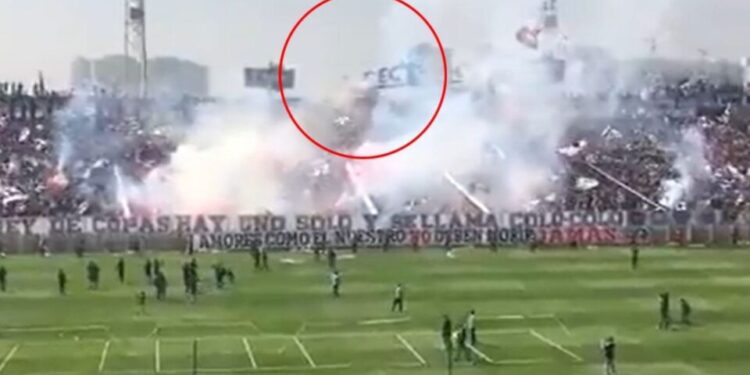 Vídeo: Colapsa el techo de la tribuna del Estadio Monumental de Colo-Colo en Chile