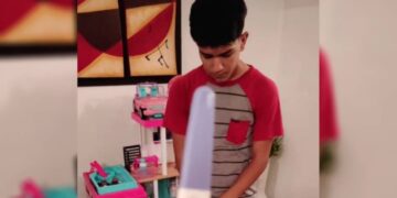 Papá exhibió a su hijo en TikTok por embarazar a su novia de 14 años