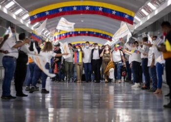 Tripulantes de avión secuestrado en Argentina llegaron a suelo venezolano