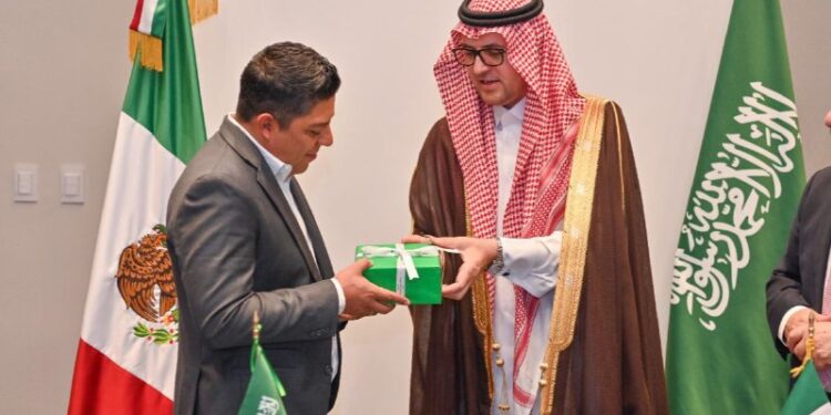 Ricardo Gallardo realiza gira por Medio Oriente junto a Juan Carlos Valladares