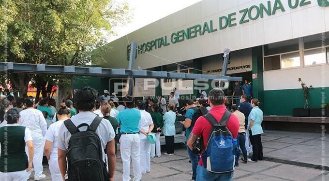 Trabajador del Hospital 2 del IMSS quedó prensado en elevador