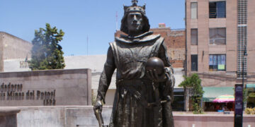 ¿Fuimos engañados? El monumento en Fundadores no representa a San Luis Rey de Francia