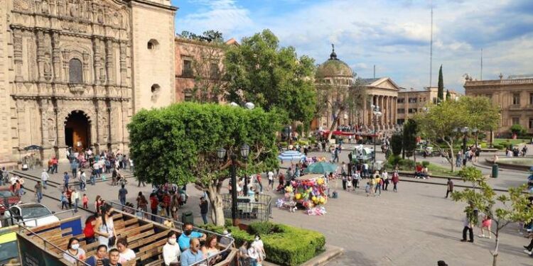 Domingo parcialmente nublado en la capital potosina
