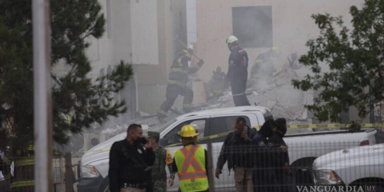 Video: Fuerte explosión en casa de Saltillo deja 4 elementos de la FGE heridos y un muerto