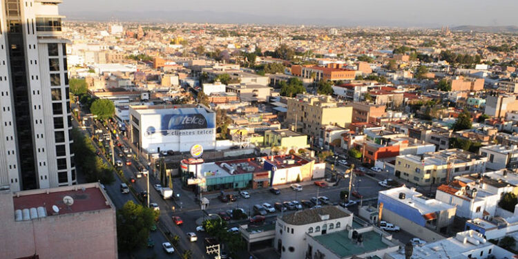 Jueves parcialmente nublado en la capital potosina