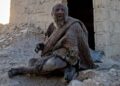 Muere el hombre “más sucio del mundo”; pasó más de ¡50 años sin bañarse!