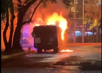 Hombre muere calcinado dentro de food truck en Álvaro Obregón