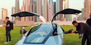 ¡El futuro nos alcanzó! “Auto volador” chino realiza su primer vuelo público en Dubái