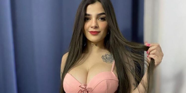 Karely Ruiz cumple 22 años y lo celebra con sus más de 7 millones de seguidores