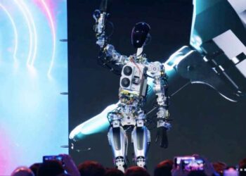 Elon Musk presentó a “Optimus”, un prototipo de robot humanoide creado por Tesla