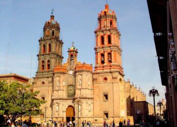 Jueves parcialmente nublado en la capital potosina