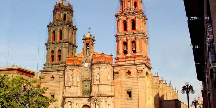 Jueves parcialmente nublado en la capital potosina