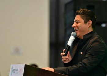 Ricardo Gallardo impulsa certeza laboral para personal educativo