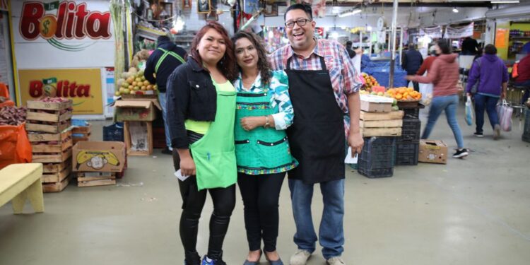 Vecinos y locatarios a favor de obras de modernización del Mercado República y Barrios de Tlaxcala y Santiago