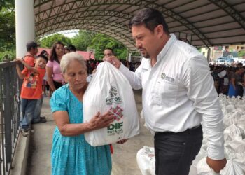 Avanza cuarta entrega del programa de becas alimentarias