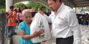 Avanza cuarta entrega del programa de becas alimentarias