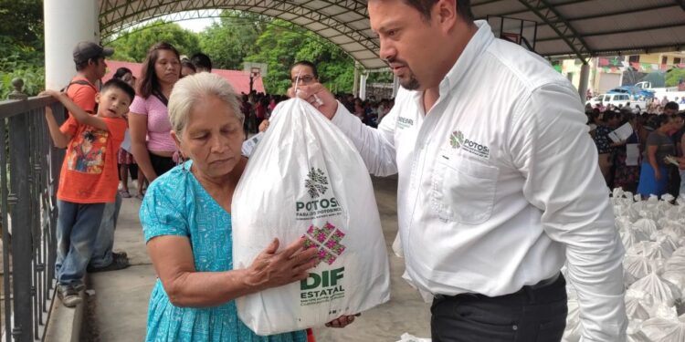 Avanza cuarta entrega del programa de becas alimentarias