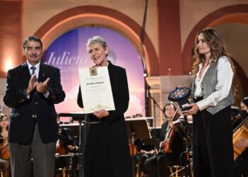El 5to. Festival de Cine UALSP reconoció a Julieta Egurrola con “Premio Peyote” por 45 años de trayectoria