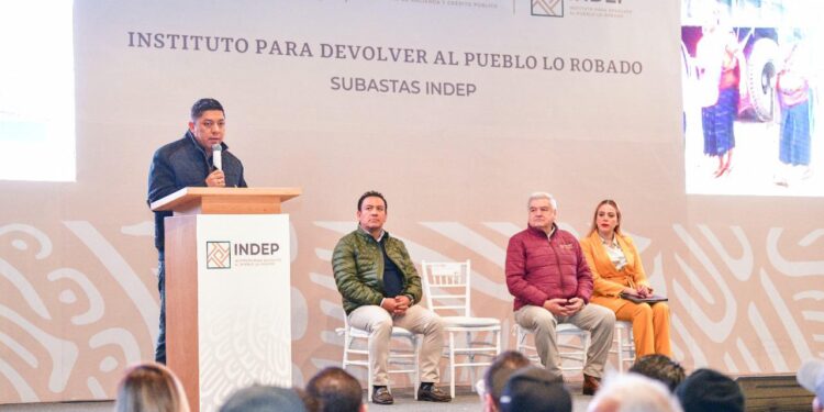 Ricardo Gallardo acude a subasta de bienes para devolver al pueblo lo robado