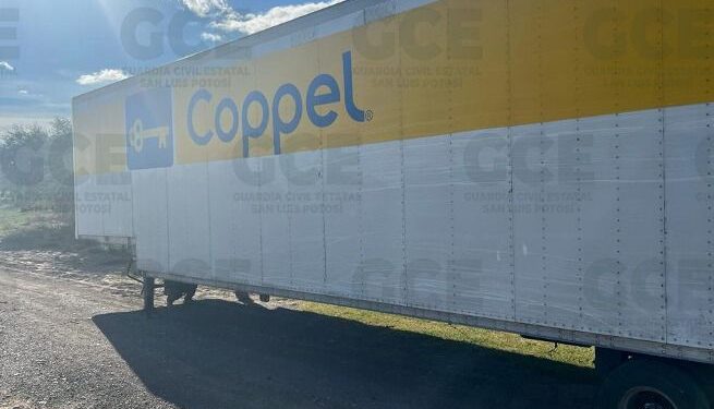 Roban mercancía de Coppel y abandonan el tráiler en la 57