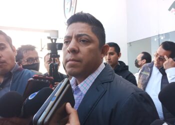 Por querer suspender clases este lunes el gobernador “regañó” a Crisogono Sánchez