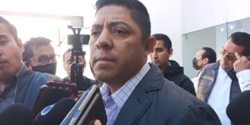 Por querer suspender clases este lunes el gobernador “regañó” a Crisogono Sánchez