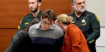 Cadena perpetua para el autor de la masacre en escuela de Florida