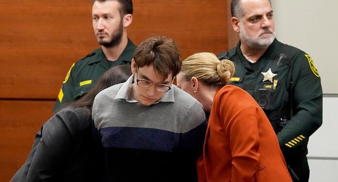 Cadena perpetua para el autor de la masacre en escuela de Florida
