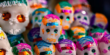 Calaveritas: ¿de qué están hechas y qué significan en la ofrenda de Día de Muertos?