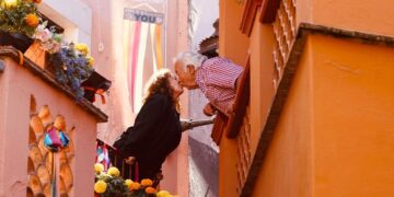 ¡En hora buena! reabren Callejón del Beso en Guanajuato