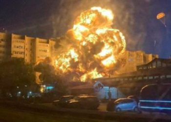 Vídeo: Avión militar ruso se estrelló contra edificio de departamentos