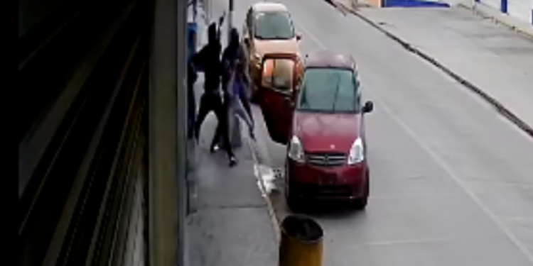 Vídeo: Sujetos arrebatan a niño de su mamá ahora en Huehuetoca; el menor ya fue rescatado