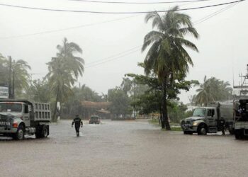 Huracán “Orlene” toca tierra; activan alerta roja en 10 municipios de Sinaloa y Nayarit
