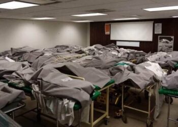 Hombre despierta en la morgue, pero no logra salir vivo de la bolsa de cadáveres