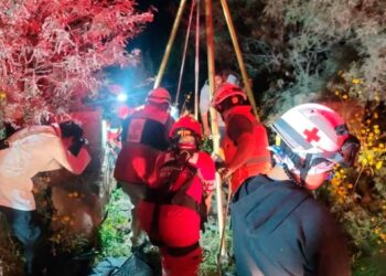 Persona cae a un pozo en Mexquitic de Carmona; se trabaja en su rescate