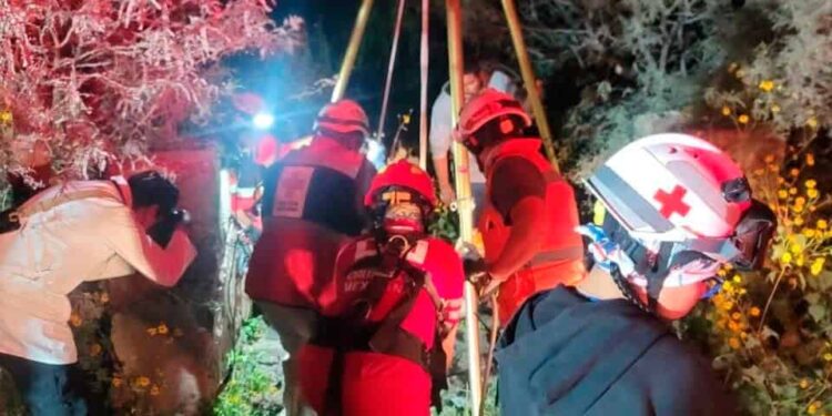 Persona cae a un pozo en Mexquitic de Carmona; se trabaja en su rescate