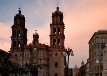 Domingo parcialmente nublado en SLP
