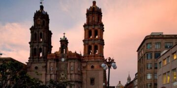 Domingo parcialmente nublado en SLP