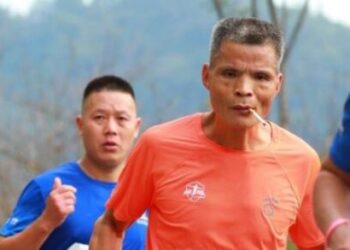 Tío Chen, el hombre que corre maratones mientras fuma