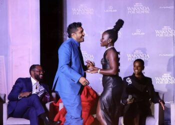 Lupita Nyong’o y Tenoch Huerta, celebraron bailando cumbia en el estreno de ‘Wakanda Forever’