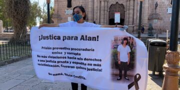 Madre de Alan Ibarra nuevamente protesta para exigir justicia para su hijo