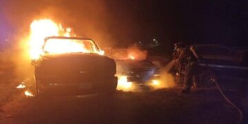 VIDEO| Incendian Oxxos y vehículos en Guanajuato tras captura del hermano del “Marro”