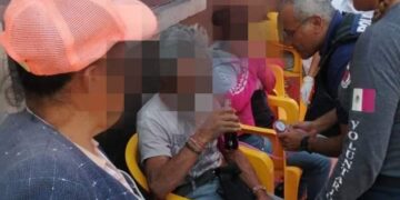 Auxilian a visitantes del pante´on del Saucito por ataque de enjambre abejas