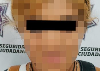Detienen a mujer por intentar robarse artículos de la Aurrera de avenida Reforma