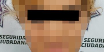 Detienen a mujer por intentar robarse artículos de la Aurrera de avenida Reforma