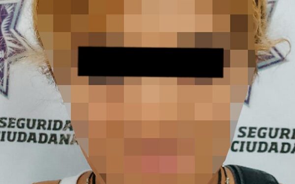 Detienen a mujer por intentar robarse artículos de la Aurrera de avenida Reforma