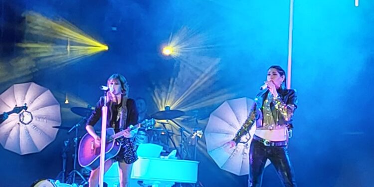 Amor, desamor y una propuesta de matrimonio en concierto de las Ha*Ash en SLP