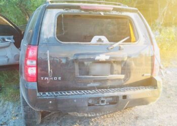 Aseguran camioneta con blindaje artesanal y equipo táctico en San Vicente Tancuayalab