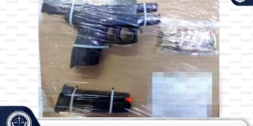 Detienen a una pareja por portación de arma de fuego y drogas